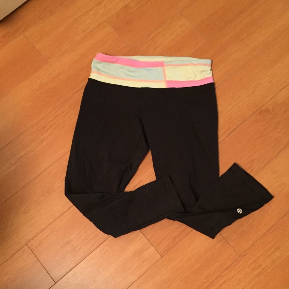 Crop lulu leggings size 6.